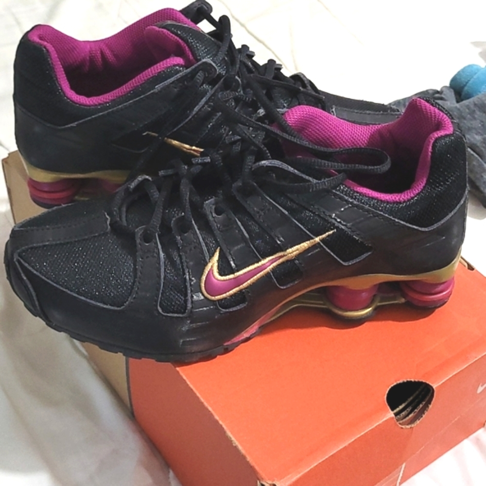 @mistyahill SOLD--- COPY - NIB- NEW IN BOX NIKE SHOX WOMEN'S sz 5.5 (4Y)
